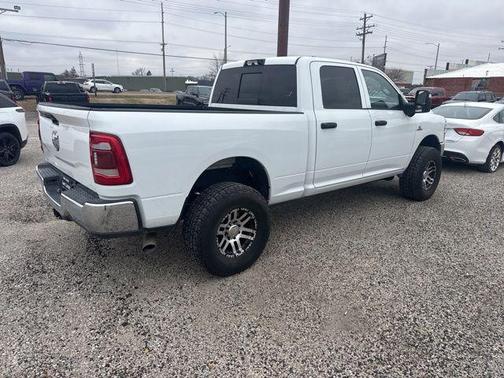 2023 RAM 3500 Tradesman Crew Cab 4x4 6'4' Box