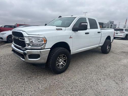 2023 RAM 3500 Tradesman Crew Cab 4x4 6'4' Box