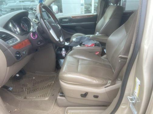 2015 Chrysler Town & Country Limited Platinum