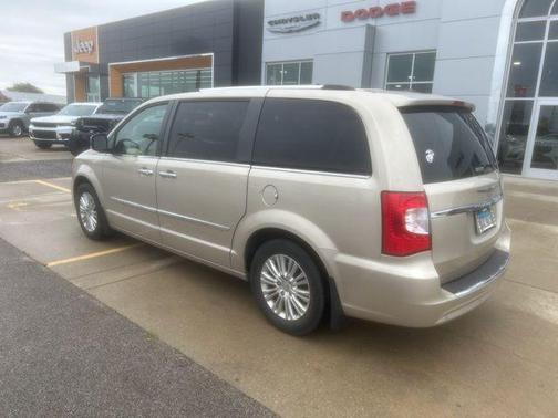 2015 Chrysler Town & Country Limited Platinum