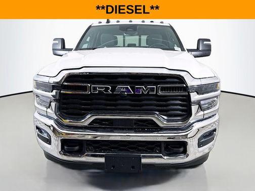 2025 RAM 2500 Tradesman Crew Cab 4x4 6'4' Box