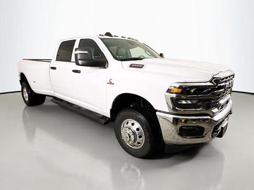 2025 RAM 3500 Tradesman Crew Cab 4x4 8' Box