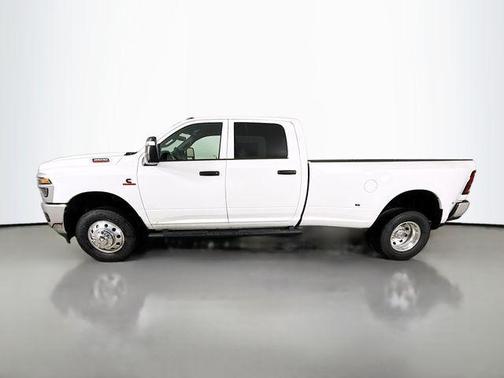 2025 RAM 3500 Tradesman Crew Cab 4x4 8' Box