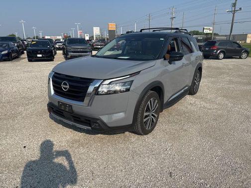 2022 Nissan Pathfinder Platinum 4WD