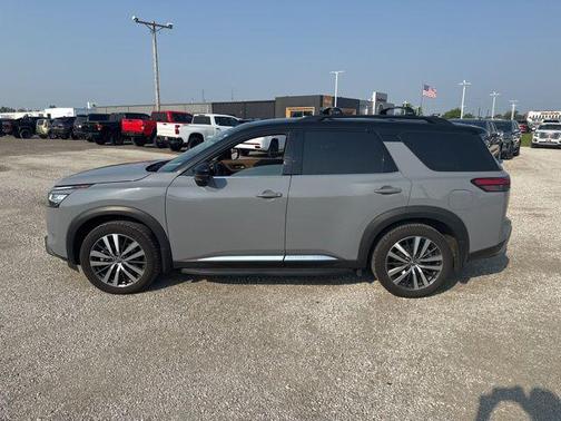 2022 Nissan Pathfinder Platinum 4WD