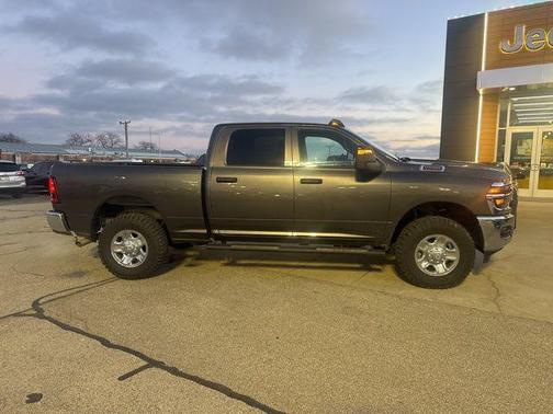 2025 RAM 2500 Tradesman Crew Cab 4x4 6'4' Box