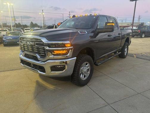 2025 RAM 2500 Tradesman Crew Cab 4x4 6'4' Box