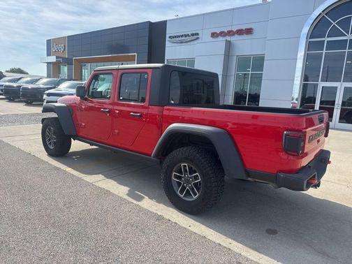 Firecracker Red Clearcoat 2024 Jeep Gladiator Mojave