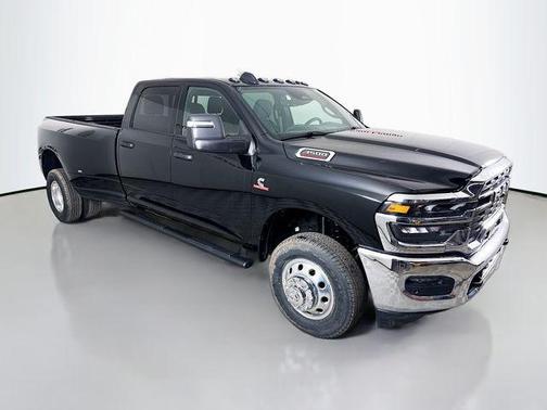 2026 RAM 3500 Tradesman Crew Cab 4x4 8' Box