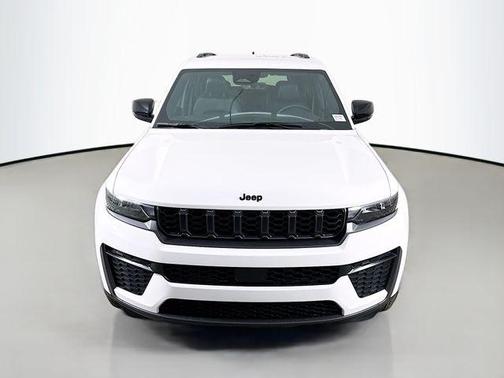 2026 Jeep Grand Cherokee Altitude