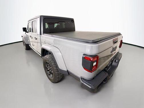 Sting-Gray Clearcoat 2021 Jeep Gladiator Willys 4x4