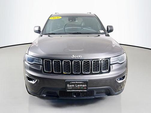 Granite Crystal Metallic Clearcoat 2021 Jeep Grand Cherokee Laredo