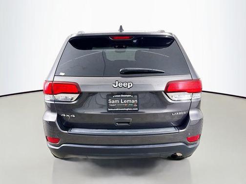 Granite Crystal Metallic Clearcoat 2021 Jeep Grand Cherokee Laredo