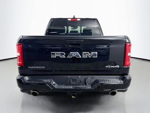 Diamond Black Crystal Pearlcoat 2025 RAM 1500 Laramie