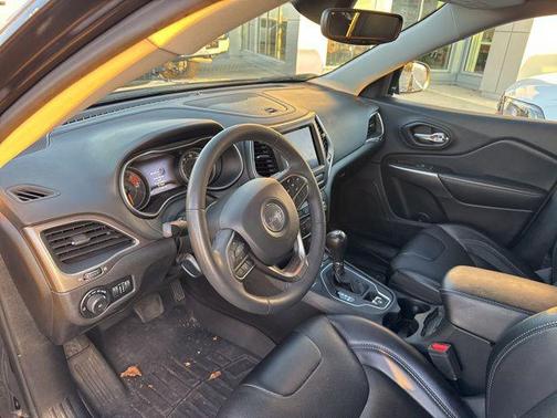 2022 Jeep Cherokee Latitude Lux