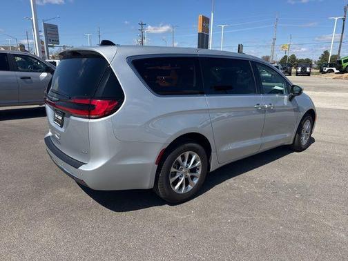 Silver Mist Clearcoat 2023 Chrysler Pacifica Touring L