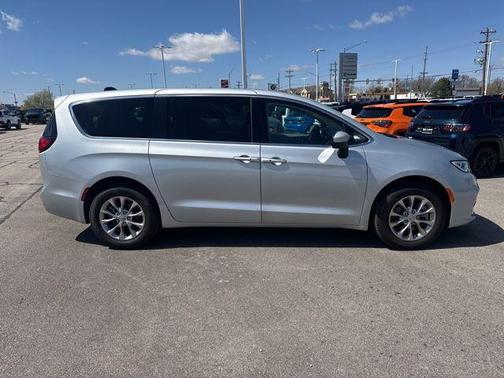 Silver Mist Clearcoat 2023 Chrysler Pacifica Touring L