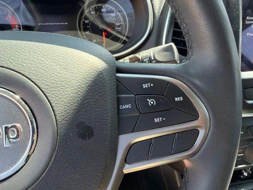 Diamond Black Crystal Pearlcoat 2021 Jeep Cherokee Latitude Lux