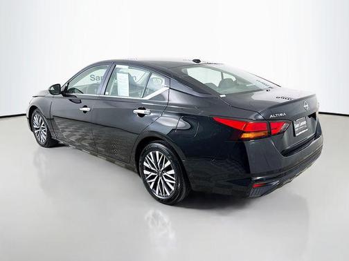 Super Black Clearcoat 2025 Nissan Altima 2.5 SV