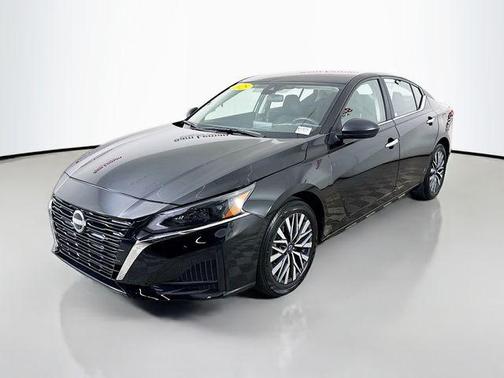 Super Black Clearcoat 2025 Nissan Altima 2.5 SV