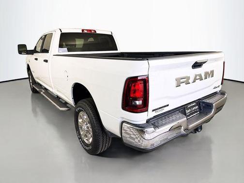 2025 RAM 2500 Big Horn Crew Cab 4x4 8' Box