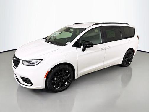 2026 Chrysler Pacifica L