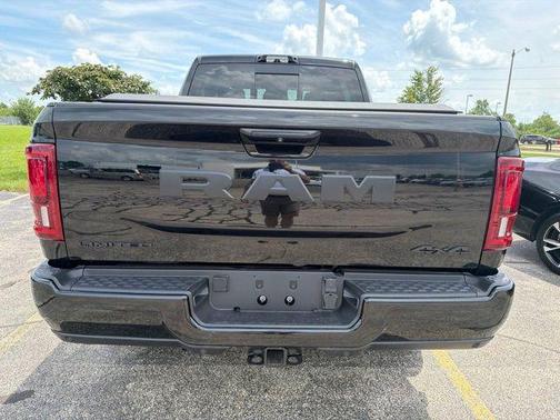 Diamond Black Crystal Pearlcoat 2025 RAM 2500 Limited