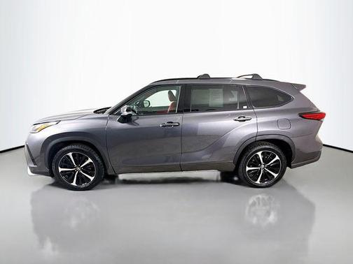Magnetic Gray Metallic 2021 Toyota Highlander XSE
