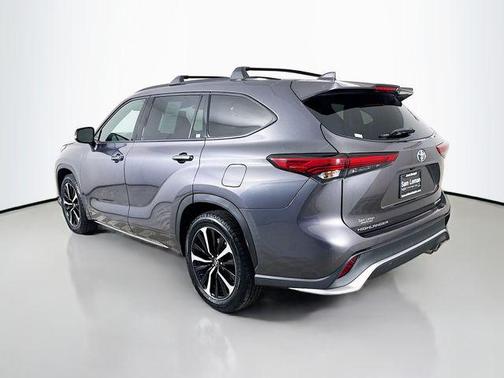 Magnetic Gray Metallic 2021 Toyota Highlander XSE