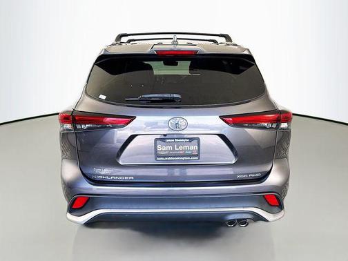 Magnetic Gray Metallic 2021 Toyota Highlander XSE