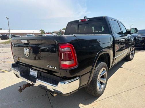 Diamond Black Crystal Pearlcoat 2019 RAM 1500 Limited