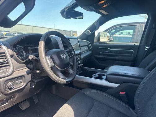 Diamond Black Crystal Pearlcoat 2019 RAM 1500 Big Horn