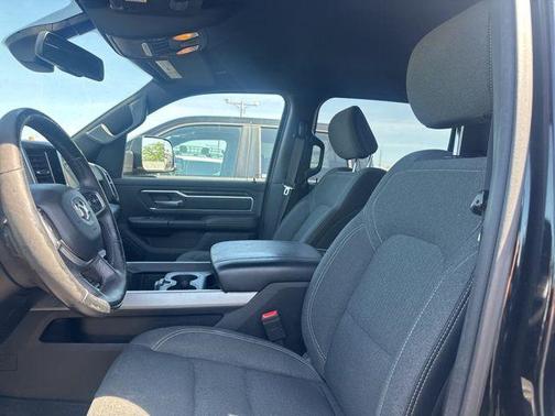 Diamond Black Crystal Pearlcoat 2019 RAM 1500 Big Horn