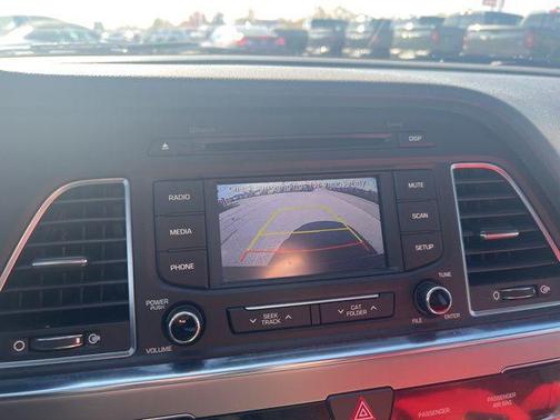 2016 Hyundai SONATA Hybrid SE