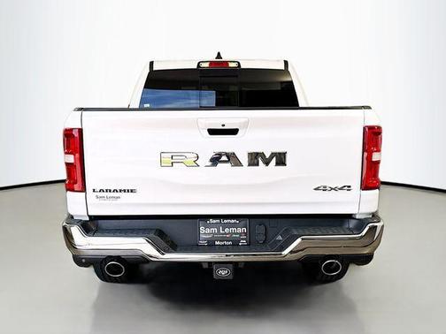 Ivory White Tri-Coat Pearlcoat 2025 RAM 1500 Laramie