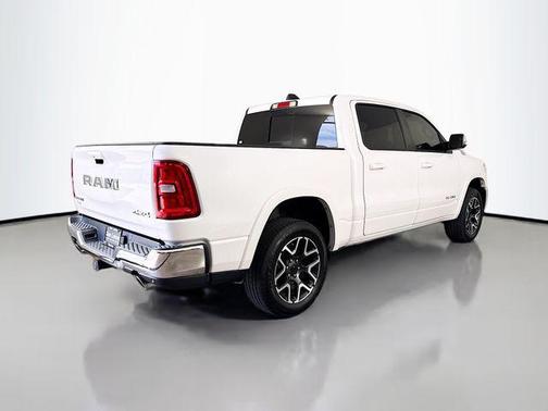 Ivory White Tri-Coat Pearlcoat 2025 RAM 1500 Laramie
