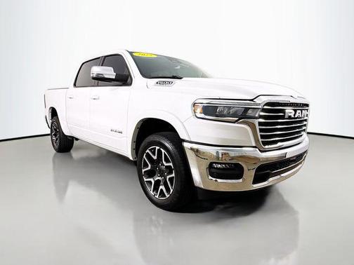 Ivory White Tri-Coat Pearlcoat 2025 RAM 1500 Laramie