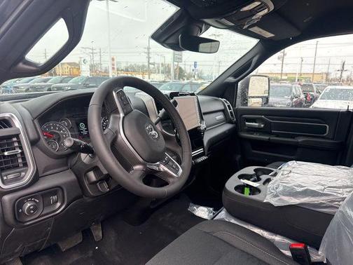 2025 RAM 2500 Big Horn Crew Cab 4x4 6'4' Box