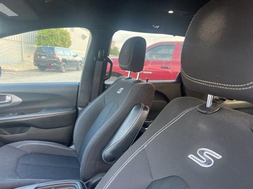 2020 Chrysler Pacifica Touring