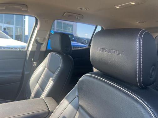 2022 GMC Acadia Denali