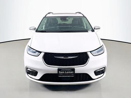 Bright White Clearcoat 2021 Chrysler Pacifica Limited