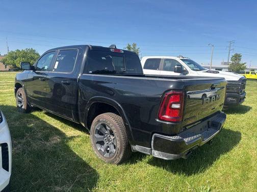 Diamond Black Crystal Pearlcoat 2025 RAM 1500 Big Horn/Lone Star