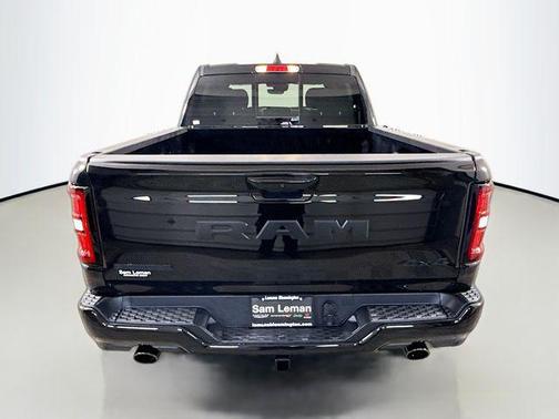 Diamond Black Crystal Pearlcoat 2025 RAM 1500 Big Horn/Lone Star