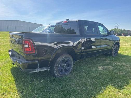 Diamond Black Crystal Pearlcoat 2025 RAM 1500 Big Horn/Lone Star