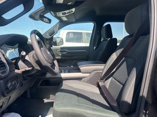Diamond Black Crystal Pearlcoat 2025 RAM 1500 Big Horn/Lone Star