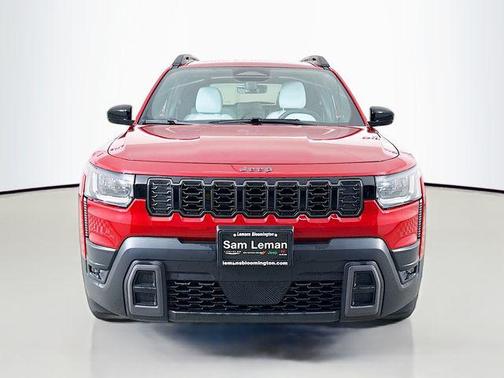 Red Hot Pearlcoat 2026 Jeep Cherokee Laredo 4x4