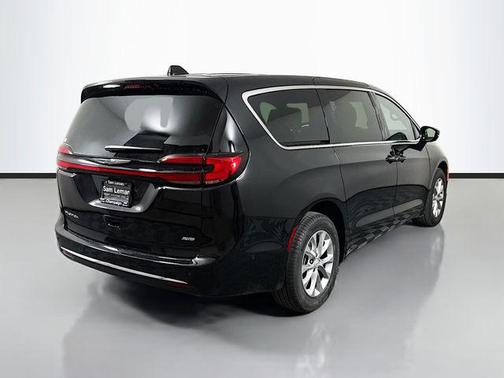 2025 Chrysler Pacifica L