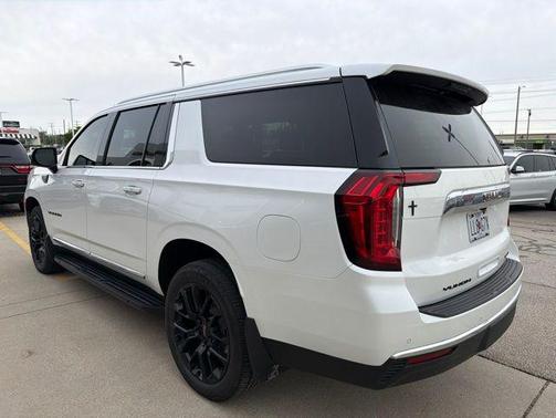 White Frost Tricoat 2023 GMC Yukon XL SLT