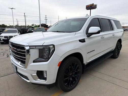 White Frost Tricoat 2023 GMC Yukon XL SLT