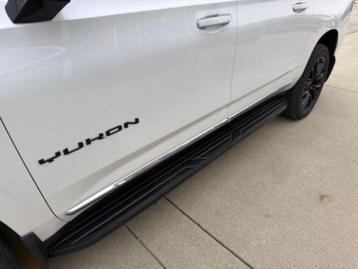 White Frost Tricoat 2023 GMC Yukon XL SLT